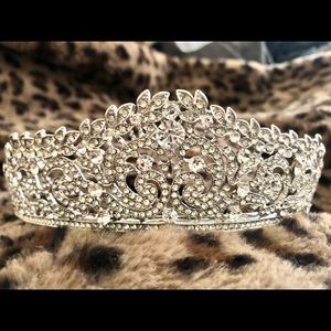 WEDDING/QUINCEAÑERA TIARA/CROWN